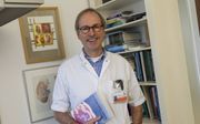 Zijn expertise op het gebied van retroperitoneale fibrose legde dr. Eric van Bommel vast in een boek. beeld RD, Anton Dommerholt