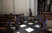 APELDOORN. Kerst is zonder grote aanslagen verlopen. Wereldwijd waren wel strenge beveiligingsmaatregelen, zoals rond de Cathedral Church in het Indonesische Jakarta (linksboven).  beeld EPA, Bagus Indahono