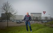 Arie de Jong (63) uit Nieuwpoort zit gedwongen thuis na ontslag bij scheepsbouwer IHC. „We moeten passen en meten met onze uitgaven. Maar er zijn genoeg mensen die het slechter hebben.” beeld Cees van der Wal