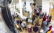 Topdrukte in het Fries Museum in Leeuwarden. Gisteren ontving het museum de honderdduizendste bezoeker voor de tentoonstelling ”Alma-Tadema, klassieke verleiding”. Lourens Alma Tadema werd in het Friese Dronrijp geboren en woonde lange tijd in Engeland. H