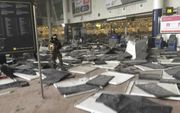 Maart 2016. De chaos op het Brusselse vliegveld Zaventem na de zelfmoordaanslagen. beeld EPA, Jonas Roossens