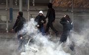 BOBIGNY. Franse jongeren botsen met de politie in de Parijse voorstad Bobigny. beeld AFP, Philippe Lopez