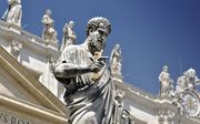 Standbeeld van de apostel Petrus in het Vaticaan. beeld Fotolia