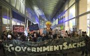 Protesten in New York tegen versoepeling van bankregels. beeld AFP, Drew Angerer