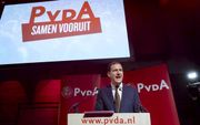 PvdA-lijsttrekker Asscher blijft, ondanks de megaklap voor de sociaaldemocraten, strijdbaar. „Juist als het tegenzit, hebben wij een partij, een verhaal, een droom om trots op te zijn.”  beeld ANP, Bart Maat