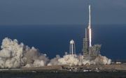 De Falcon 9 raket met een gerecyclede eerste trap kort na lancering. beeld EPA/SpaceX