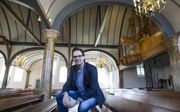 Bastiaan Stolk is organist van de Oude Kerk in Veenendaal (foto). Hij improviseert veel tijdens de dienst. „Van gekruide akkoorden ben ik niet vies, maar tegelijkertijd wil ik kerkgangers niet tegen de haren instrijken. Ik zit niet voor mijzelf op de orge