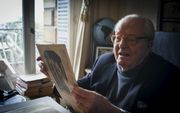 Jean-Marie Le Pen op zijn werkkamer in Saint-Cloud: „Wat is er nu schandalig aan mijn uitspraak over de gaskamers als detail in de geschiedenis van de Tweede Wereldoorlog? Er is geen enkele reden voor.” beeld Mark Heijster