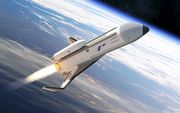 Boeing heeft de opdracht gekregen voor het Amerikaanse leger het ruimtevliegtuig XS-1 te bouwen. De Phantom Express vertrekt als een raket naar de grens met de ruimte, waarna een tweede rakettrap die op zijn rug meelift een satelliet afzet in een baan om 