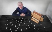 Emeritus hoogleraar Maarten Looijen is al zijn hele leven gefascineerd door getallen. beeld RD, Henk Visscher