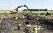 Archeologen aan het werk op het terrein langs de A27 waar de gemeente Almere een industrieterrein wil vestigen. beeld Gemeente Almere