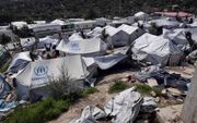 „De situatie van vluchtelingen in de diverse kampen op de Griekse eilanden is ruim een jaar na de Turkijedeal nog steeds uitzichtloos en erbarmelijk.” Foto: Vluchtelingenkamp Moria op het Griekse eiland Lesbos. beeld AFP, Louisa Gouliamaki
