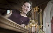 Dorien Schouten bij het orgel van de Stevenskerk in Nijmegen. beeld RD, Henk Visscher
