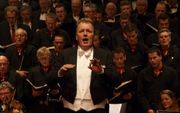 Dirigent Bert Moll.               beeld koorconcerten.nl