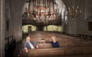 Albert en Hilda Rodenboog kijken uit naar het dertigste SGO-concours, volgende week zaterdag in Appingedam. Ze delen de liefde voor orgels. Albert luistert, Hilda speelt. Onder andere op het Hinszorgel in de Petruskerk in Leens (foto). beeld Sjaak Verboom
