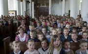 Leerlingen van de Calvijnschool uit Leerdam zongen eerder dit jaar een CD vol met psalmen in de Dorpskerk van Asperen. beeld RD, Anton Dommerholt