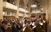 Liederen uit de bundel Weerklank klonken gisteravond in de Schildkerk in Rijssen. Er werd een zangavond gehouden ter gelegenheid van het veertigjarig jubileum van Dick Sanderman als kerkorganist. beeld RD, Anton Dommerholt