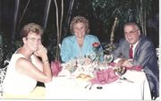 Jake en Jenny van Peenen met Janny Hoogstrate-van Stee uit Yerseke toen Ad Hoogstrate en zijn vrouw rond 1985 in Wayne (New Jersey) op bezoek waren. beeld A. Hoogstrate