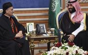 De Libanese patriarch Beshara Rai (l.) sprak dinsdag in Riyadh de Saoedische prins Mohammed bin Salman. beeld AFP, Fayez Nureldine