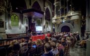 Studenten van de CSFR in Rotterdam dachten woensdagavond in de Rotterdamse Hillegondakerk na over het thema ”Eén algemene christelijke kerk”.  beeld Roel Dijkstra