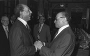 Veertig jaar geleden werd de Egyptische president Sadat (l) hartelijk ontvangen door de Israëlische premier Begin. beeld Government Press Office