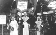„Vrouwen konden voor het eerst stemmen bij de gemeenteraadsverkiezingen van 1920.” Foto: de Vereeniging voor Vrouwenkiesrecht, afdeling Gorredijk, houdt een demonstratie. beeld ANP