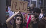 „Het is erg belangrijk om voor seksueel geweld aandacht te vragen en de pijnlijke en vaak levenslange gevolgen ervan voor het voetlicht te brengen.” Foto: MeToo-demonstratie in Los Angeles. beeld AFP, David Mcnew