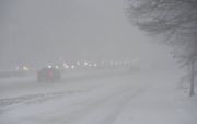 GREENWICH. Auto’s banen zich donderdag een weg over Insterstate 95 bij Greenwich in de Amerikaanse staat Connecticut tijdens een sneeuwstorm. Het US National Weather Service waarschuwt voor een zware winterstorm die veel sneeuw en ijsregen zal brengen aan
