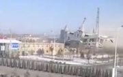 Beeld uit een video op Chinese sociale media die het opblazen van de kerk toont. beeld RD