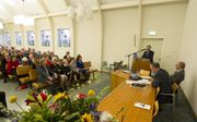 De Theologische Universiteit Apeldoorn vierde vrijdagmiddag met een minisymposium het zilveren hoogleraarsjubileum van prof. dr. H. G. L. Peels (achter de katheder). beeld RD, Anton Dommerholt