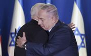 De Amerikaanse president Mike Pence (l.) maandag met de Israëlische premier Benjamin Netanyahu (r.). beeld AFP, Ariel Schalit