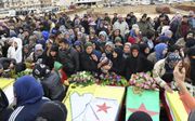 Inwoners van Afrin treuren om hun doden die vielen door het Turkse geweld. Joost Jongerden vreest voor een langdurige oorlog met veel burgerslachtoffers. beeld AFP, George Ourfalian