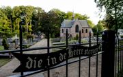Op de begraafplaats bij de Stulpkerk in Lage Vuursche ligt sinds 2013 Friso begraven. De zoon van Beatrix overleed als gevolg van een ski-ongeval.  beeld ANP, Robin van Lonkhuijsen