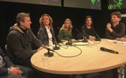 Paula Schot (derde van rechts) voerde vrijdagavond als SGP-lijsttrekker in Amsterdam haar eerste debat.  beeld RD