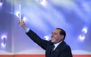 Silvio Berlusconi belooft als vanouds gouden bergen in de aanloop naar de verkiezingen. Hij is zelf intussen niet eens verkiesbaar. beeld EPA, Angelo CarconiI