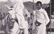 Dr. Van der Hoog tijdens zijn bedevaart naar Mekka in 1935. Weinig mensen weten dat deze man moslim was, aldus onderzoeker Umar Ryad. „Zijn crèmes zijn bekender.” beeld pietervanderhoog.nl