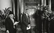 Herdenkingsbijeenkomst op 7 mei 1995 in de Portugese Synagoge, 50 jaar na het beëindigen van de Tweede Wereldoorlog. Prins Willem-Alexander woonde de dienst bij en prins Claus was op eigen initiatief met hem meegekomen. beeld Han Singels
