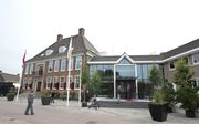 Van de 1425 wethouders in Nederland komt zo’n 13 procent van buitenaf. Foto: gemeentehuis in Neder-Betuwe.  beeld RD, Anton Dommerholt