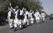 Een vredesstoet van Afghaanse burgers kwam na een tocht van 40 dagen aan in de Afghaanse hoofdstad Kabul. De groep protesteerde tegen het zich voortslepende geweld in hun land.  beeld EPA, Hedayatullah Amid