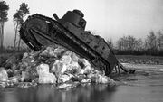 De enige tank die Nederland na de Eerste Wereldoorlog kocht, een Franse Renault. beeld ANP, Co Zeylemaker