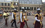 Voor even veranderde het Binnenhof zaterdag in het kasteel van de graven van Holland, zoals het in de 13e eeuw ook begonnen is. beeld RD