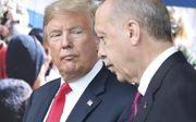 Trump (l.) en Erdogan tijdens een NAVO-top.  beeld EPA, Tatyana Zenkovich