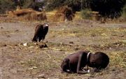 Kind in hongerend Sudan, 1993.  beeld Kevin Carter