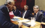 In 1993 volgden de Algemene Beschouwingen voor het eerst direct op Prinsjesdag. De Tweede Kamer kon zo sneller reageren op de beleidsvoornemens van het kabinet. Foto, van links naar rechts: toenmalig D66-fractievoorzitter Hans van Mierlo en de bewindslied