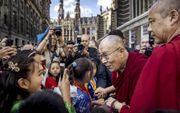 Dalai lama opent een expositie in de Nieuwe Kerk te Amsterdam over boeddhisme. beeld ANP, Koen van Weel