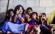 Rosita Steenbeek verbleef twee keer een paar weken in een vluchtelingenkamp in Libanon, 5 kilometer van de Syrische grens. Ze ontmoette er onder andere kinderen uit Aleppo. beeld  Rosita Steenbeek