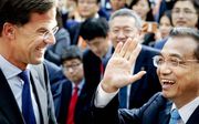 Minister-president Rutte en premier Li Keqiang.  beeld ANP, Robin van Lonkhuijsen