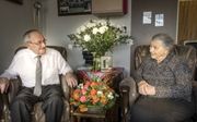 Jaap Guijt en Hendrika Guijt-Barnhoorn uit Katwijk aan Zee waren vorige week maandag zeventig jaar getrouwd. „We hebben Psalm 100 gelezen: ”Dient den HEERE met blijdschap.” beeld RD, Henk Visscher