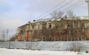 Grote scheuren in wooncomplexen in de Russische stad Berezniki. De grond zakt er jaarlijks met gemiddeld 20 centimeter. beeld William Immink