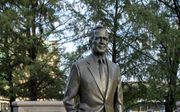 Standbeeld van Bush sr. bij de Presidential Library in Texas. beeld EPA, Daniel Kramer